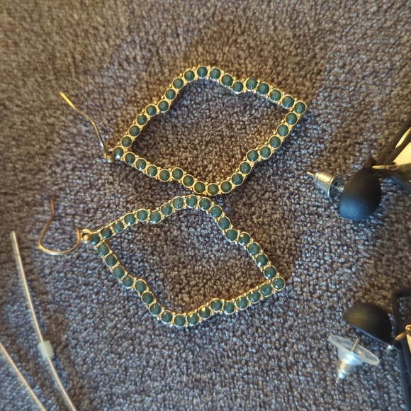 Earrings - Picture 6 of 6